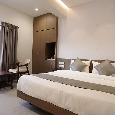 A Square Executive Hotel Aurangabad  Exterior photo