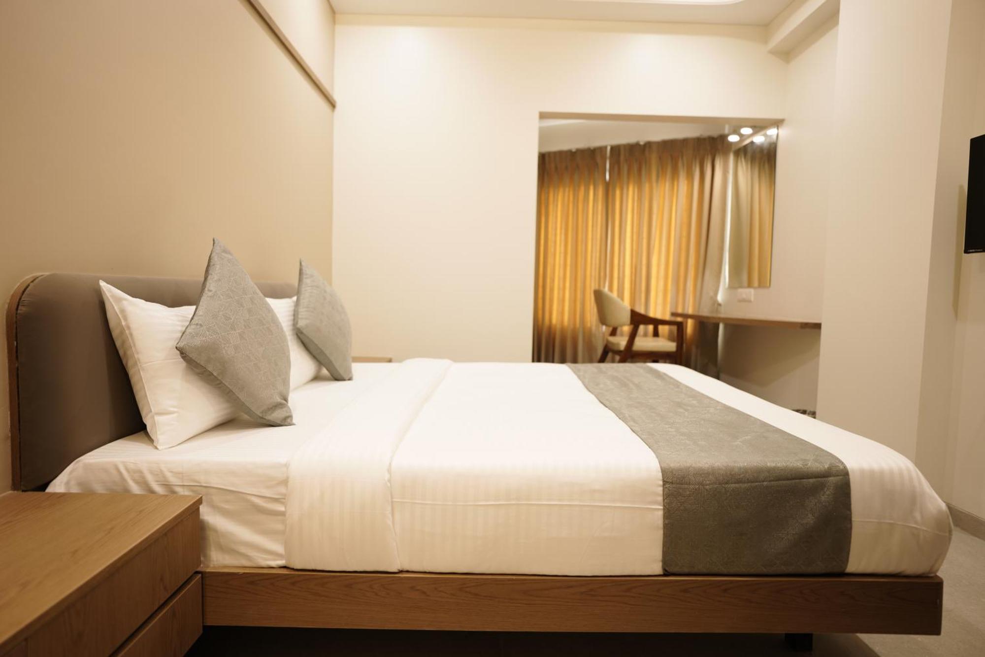 A Square Executive Hotel Aurangabad  Exterior photo