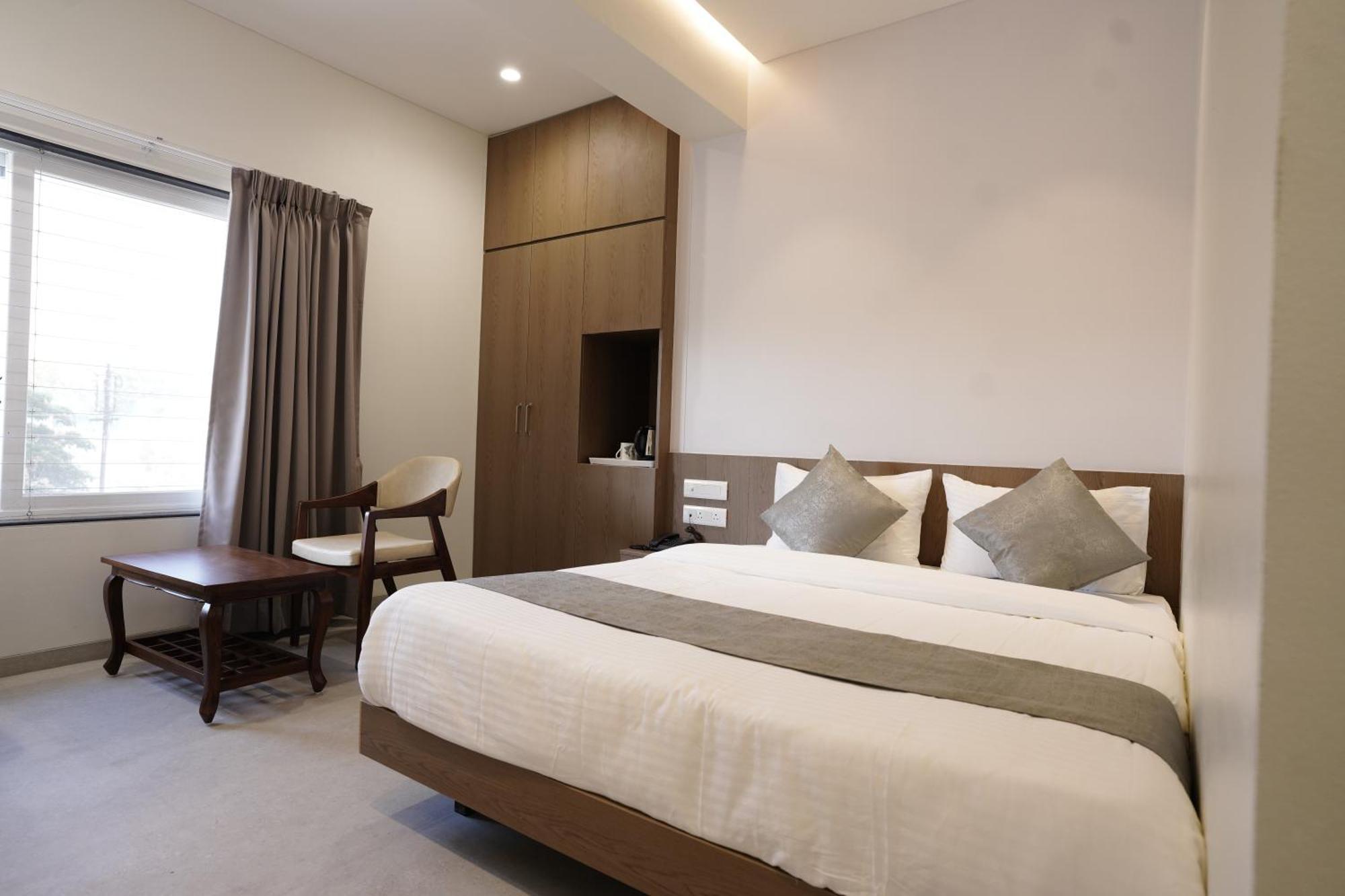 A Square Executive Hotel Aurangabad  Exterior photo