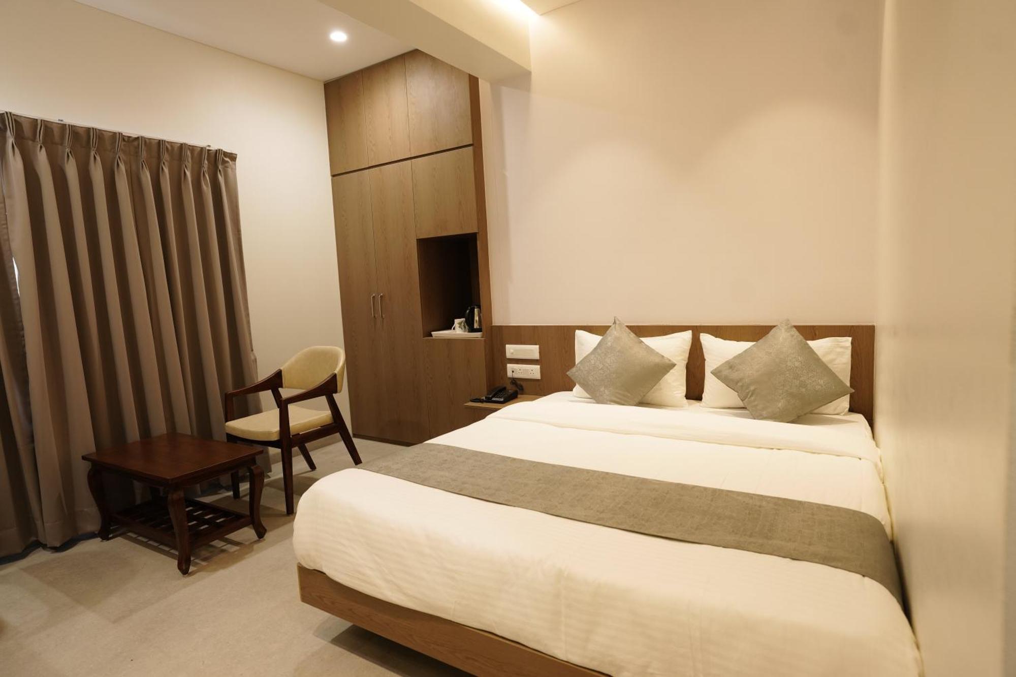 A Square Executive Hotel Aurangabad  Exterior photo