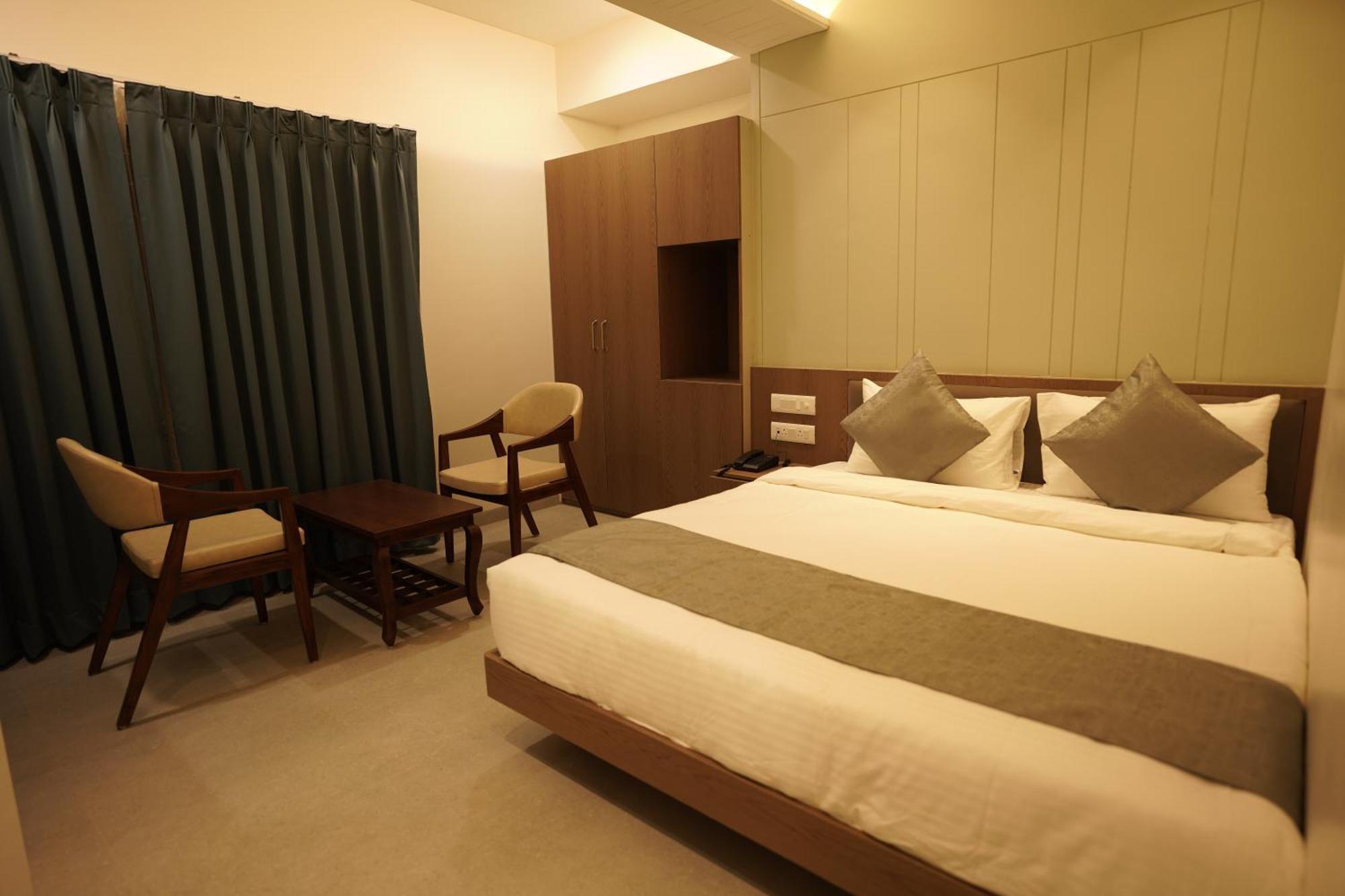 A Square Executive Hotel Aurangabad  Exterior photo